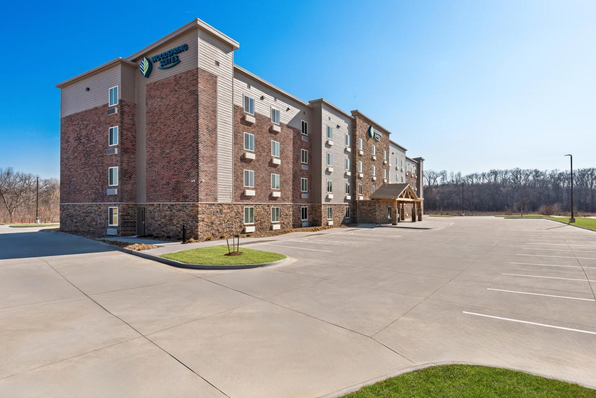 Woodspring Suites Coralville Iowa City Exterior foto